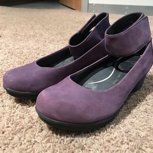 like new Dansko shoes! very supportive, purple